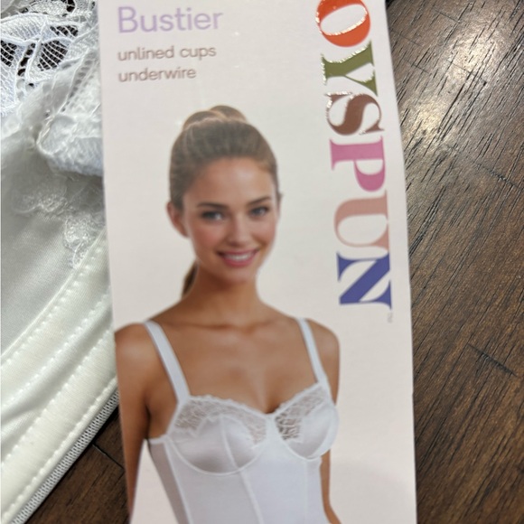 Elegant White Lace Bustier - Picture 2 of 4